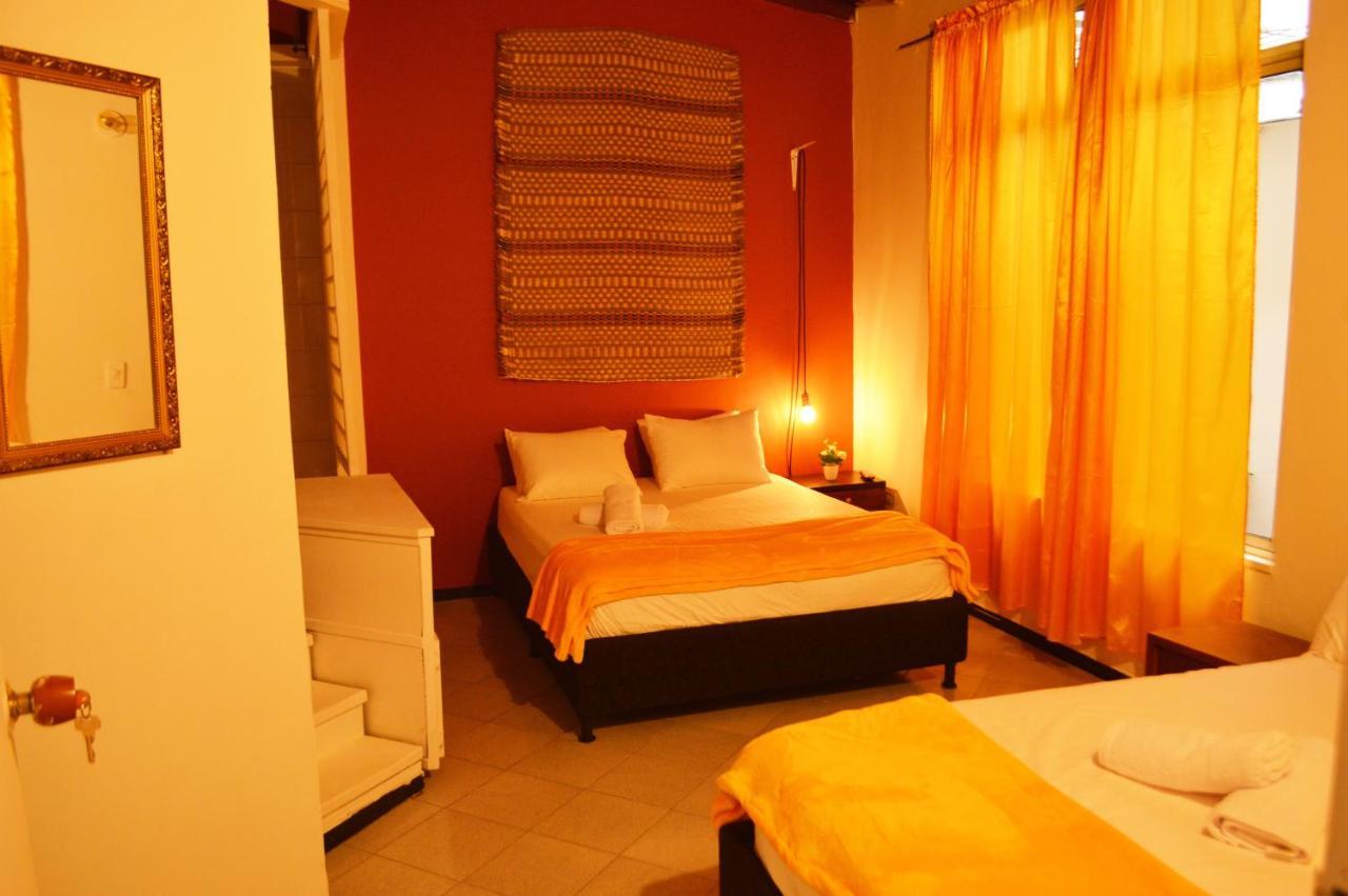Africa House-Casa Hotel Laureles-La70 Medellín Exteriér fotografie